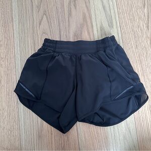 Lululemon Hotty Hot lined short 2.5”